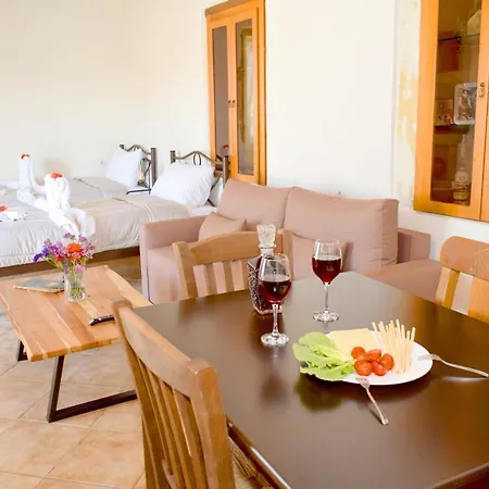 Margarita Mansion, With Private Heated Pool! Holiday home