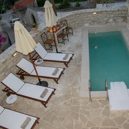 Margarita Mansion, With Private Heated Pool! بيت للعطل